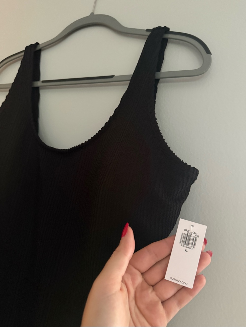 Old Navy Black Ribbed Scoop Neck One-Piece Swimsuit - Picture 6 of 7